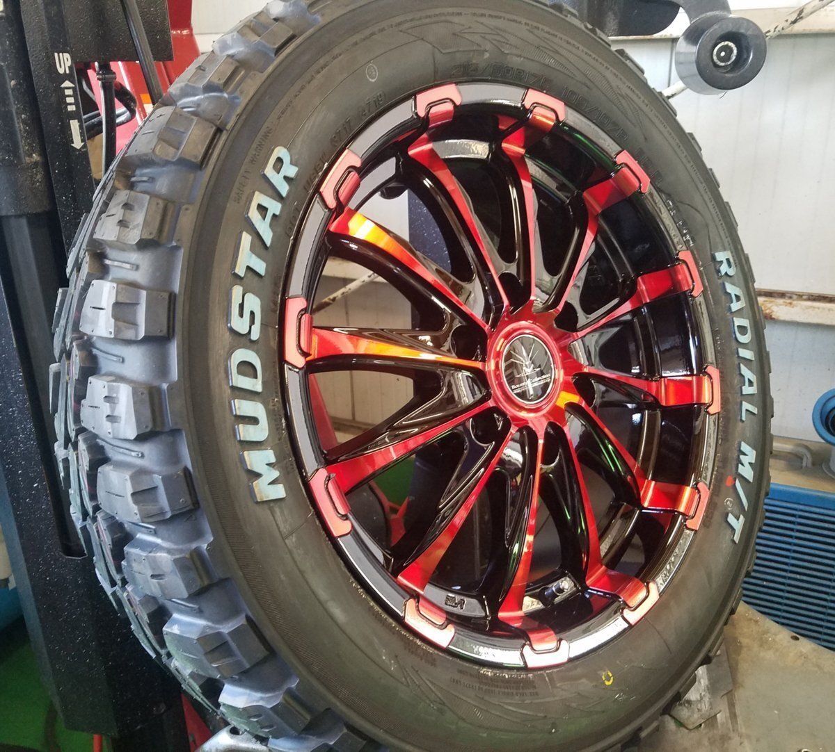 車検対応 Bounty Collection BD12 200系ハイエース MUDSTAR マッドスター 215/60R17 109/107 新品タイヤホイール 17インチ ホワイトレター拍卖