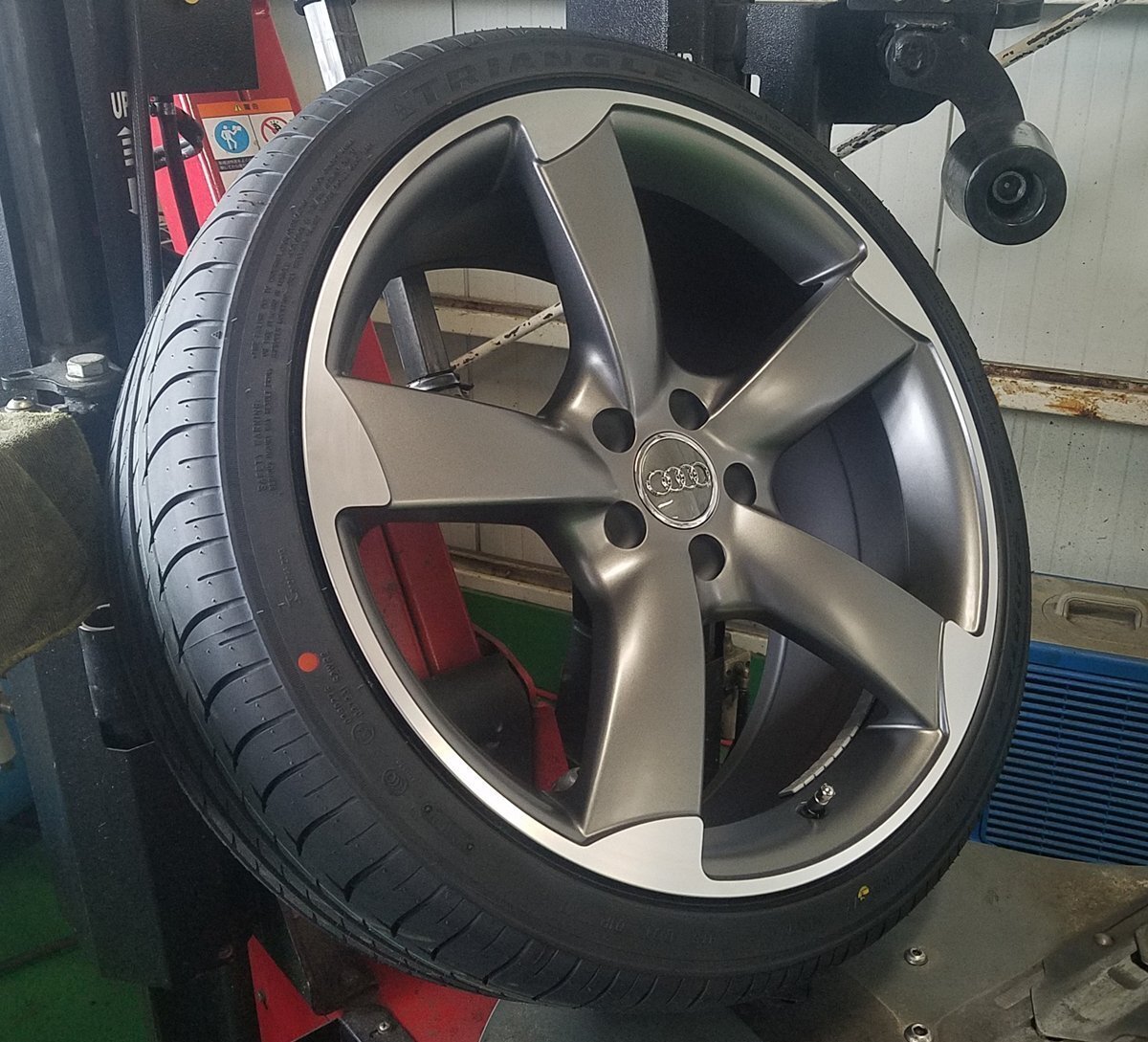 Audi A5(8T) A6(4F/4G) A7(4G) A8(4E/4H) TT(8J) Q5(8R) 20インチ 新品タイヤホイールセット 20x9.0 +35 112-5H拍卖