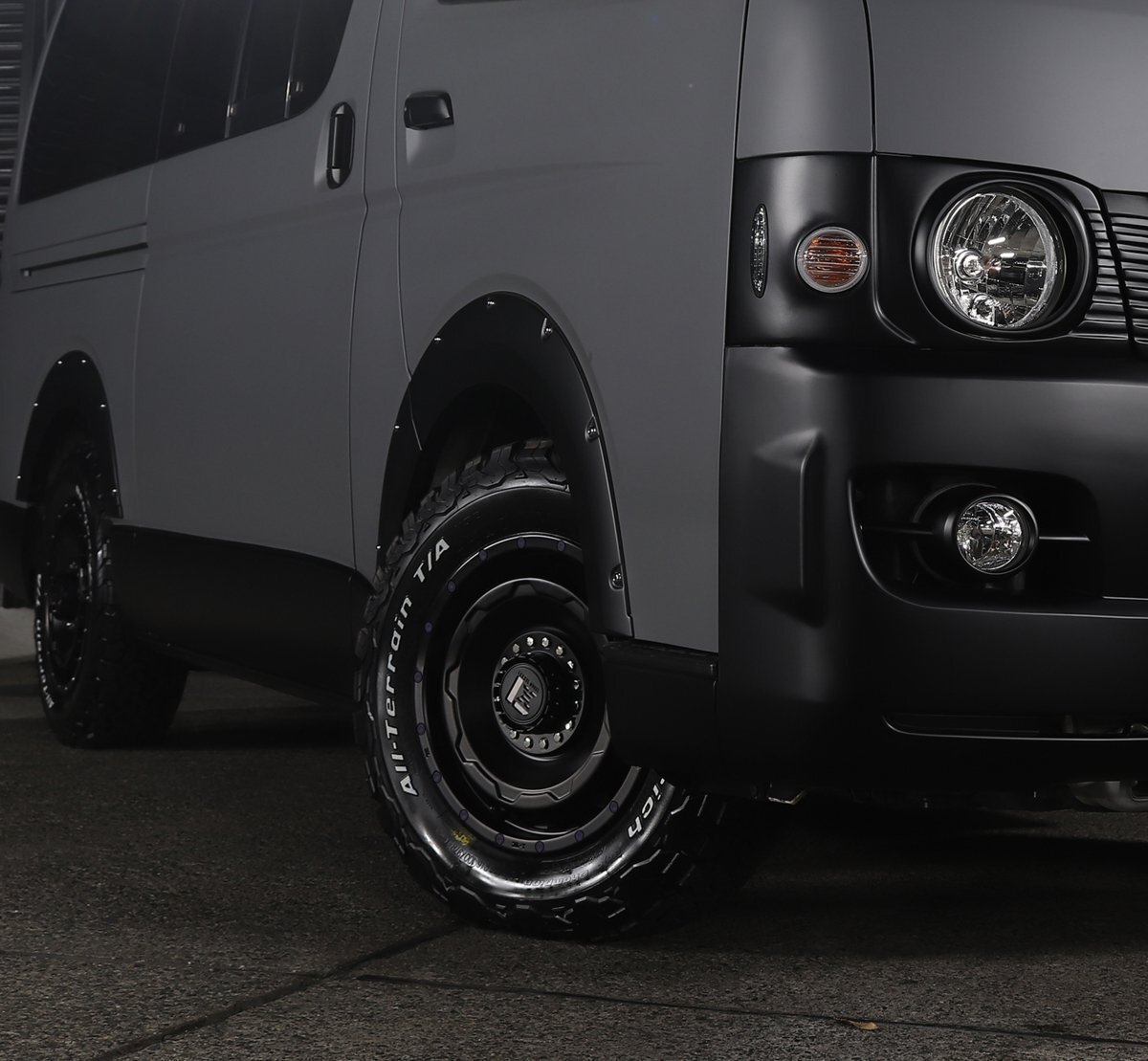 200系ハイエース HIACE LEXXEL SwaGGer BF Goodrich ALLTERRAIN KO2 215/70R16 タイヤホイールセット 16インチ ホワイトレター拍卖