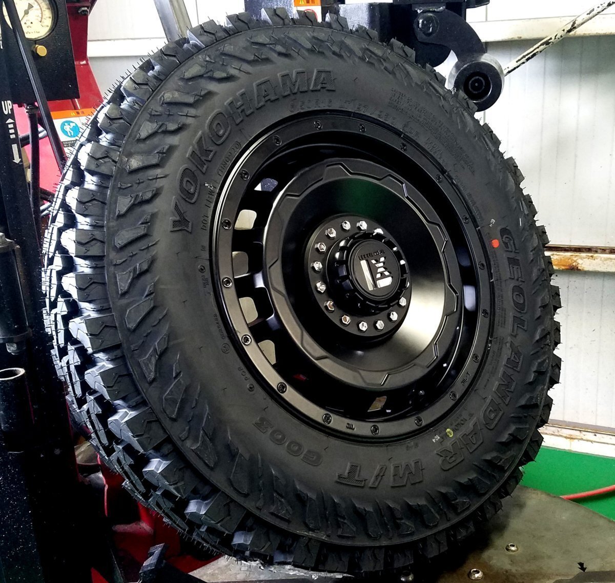 デリカ D5 エクストレイル RAV4 クロスロード ヨコハマ ジオランダー MT G003 215/70R16 タイヤホイールセット 16インチ マッドタイヤ拍卖