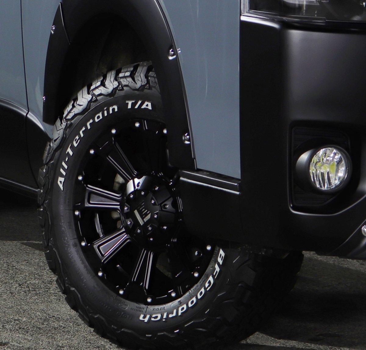 New!!200系 ハイエース レジアスエース HIACE 16インチ BF グッドリッチ オールテレーン KO2 215/70R16 ホワイトレター タイヤホイール拍卖