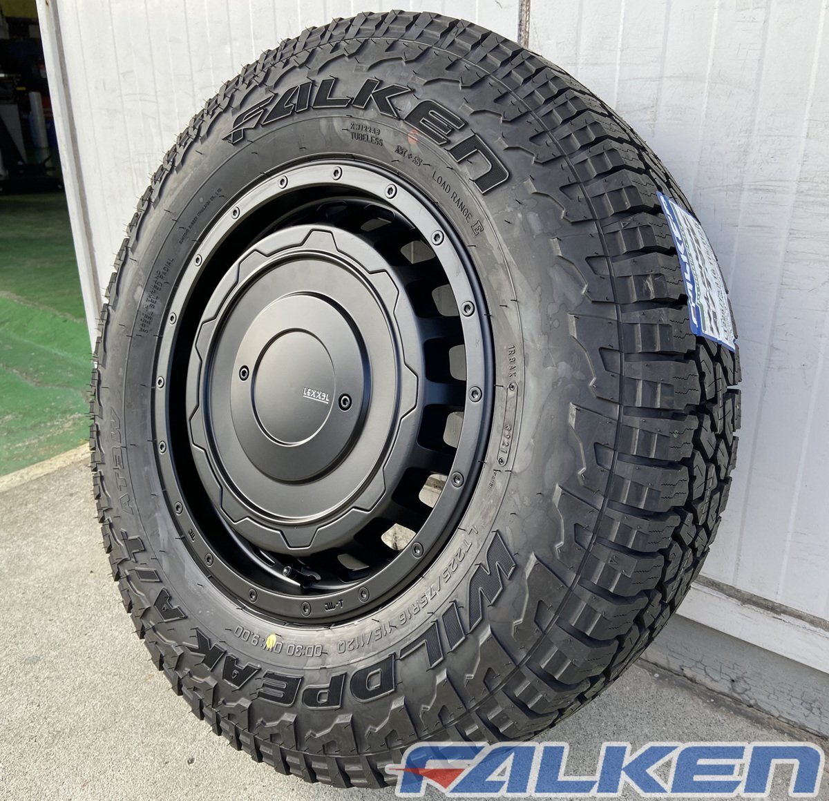 デリカ D5 エクストレイル RAV4 CX5 LEXXEL SwaGGer Old ファルケン ワイルドピーク AT3 225/75R16 タイヤホイールセット 16インチ拍卖