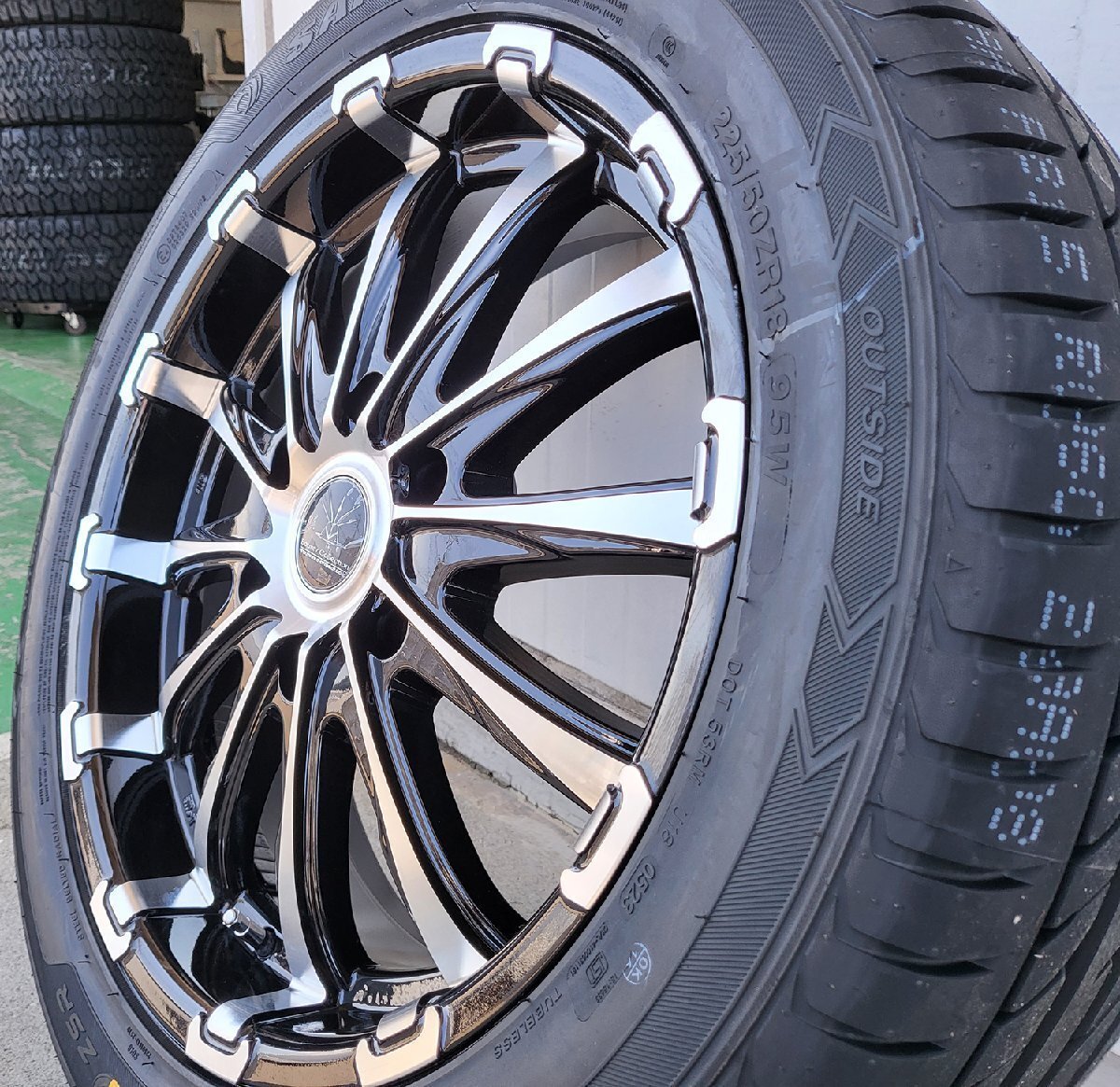 当店いちおし新品タイヤホイール4本セット!! 200系ハイエース レジアスエース 18インチ BountyCollection BD12 特選タイヤ 225/50R18拍卖