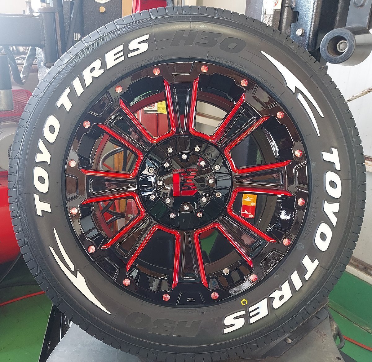 LEXXEL DeathRock!!200系ハイエース TOYO H30 215/65R16 16インチ 新品タイヤホイールセット拍卖