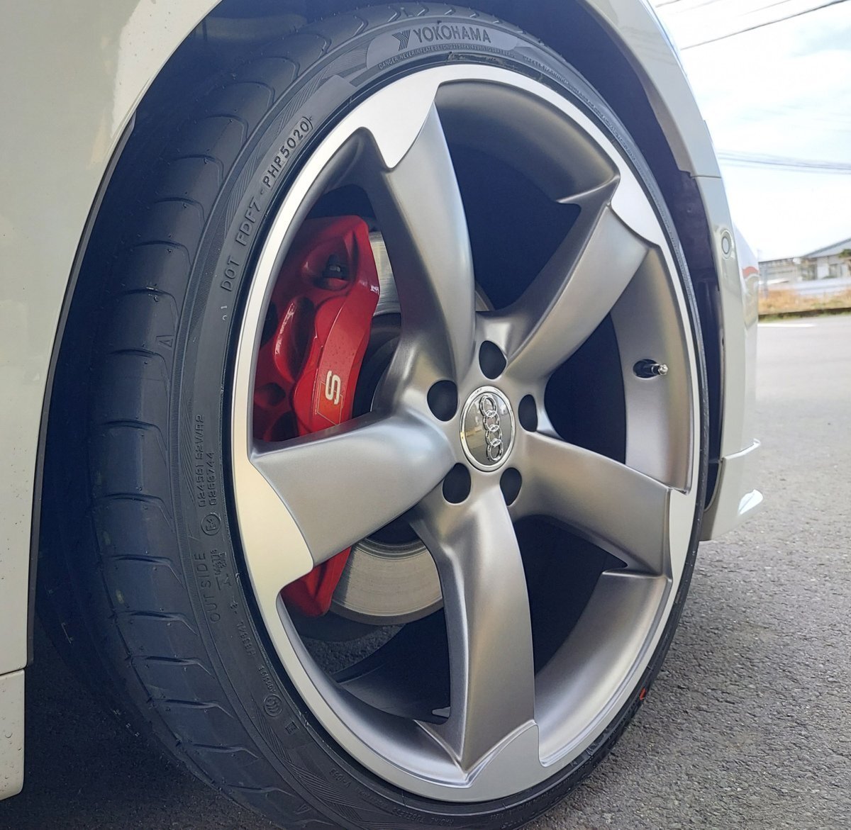 国産タイヤセット Audi A5(8T) A6(4F/4G) A7(4G) A8(4E/4H) TT(8J) Q5(8R) 20インチ ヨコハマ ADVAN SPORTS V105 255/35R20 265/40R20など拍卖