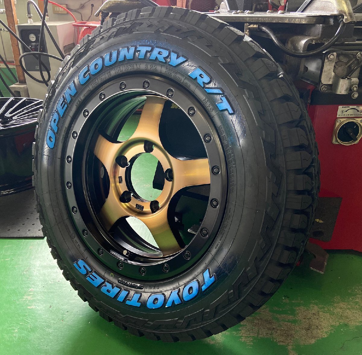 ジムニー専用 5本セット【背面用付き】トーヨー オープンカントリー R/T 185/85R16 BDX05 タイヤホイールセット 16インチ拍卖