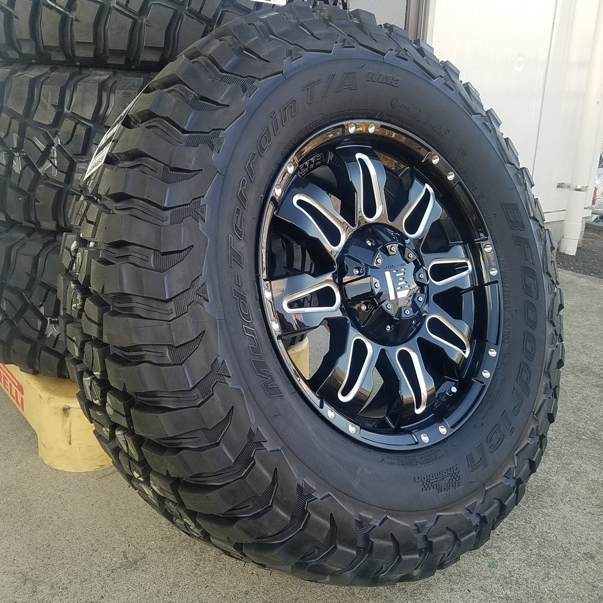 【Balano】プラド ハイラックス サーフ FJ サバーバン タホ H3 17インチ BF グッドリッチ マッドテレーン 265/70R17.285/70R17など拍卖