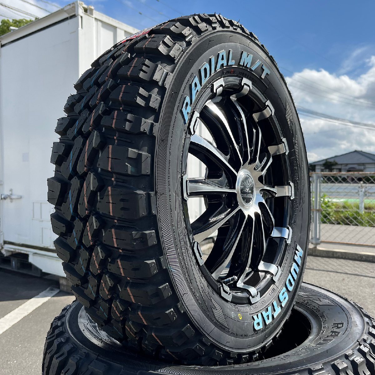 車検対応 ハイエース200系 レジアスエース タイヤホイール マッドスター ラヂアル MT 215/65R16 16インチ BD12 ホワイトレター MUDSTAR拍卖