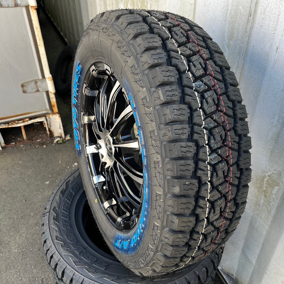200系ハイエース レジアスエース 車検対応 16インチ タイヤホイールセット TOYO オープンカントリー AT 215/65R16 1台分 ホワイトレター拍卖