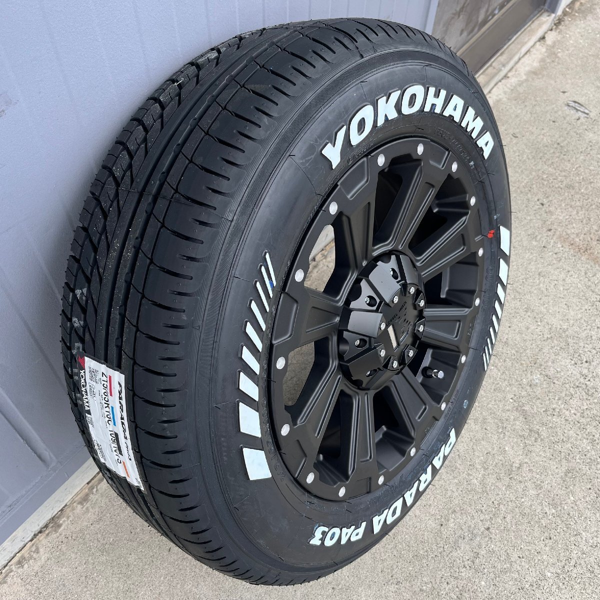 ヨコハマ パラダ 215/65R16 ホワイトレター 16インチ 車検対応タイヤホイール 4本 DeathRock ハイエース(200系)レジアスエース拍卖