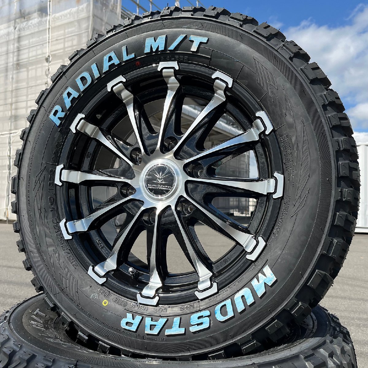 ハイエース200系 レジアスエース 車検対応 タイヤホイール マッドスター ラヂアル MT 215/65R16 16インチ BD12 ホワイトレター MUDSTAR拍卖