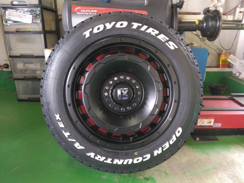 新品 4本セット デリカD5 アウトランダー タイヤホイール 17インチ TOYO OPENCOUNTRY AT EX 225/65R17 ホワイトレター LEXXEL SwaGGer拍卖