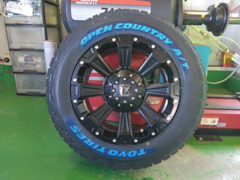 新品 ハイエース 200系 車検対応 タイヤホイールセット トーヨー オープンカントリー AT3 215/65R16 ホワイトレター 16インチ DeathRock拍卖