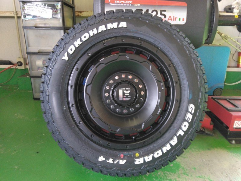新品 ハイエース 200系 車検対応 タイヤホイールセット ヨコハマタイヤ ジオランダー AT4 215/65R16 ホワイトレター 16インチ SwaGGer拍卖