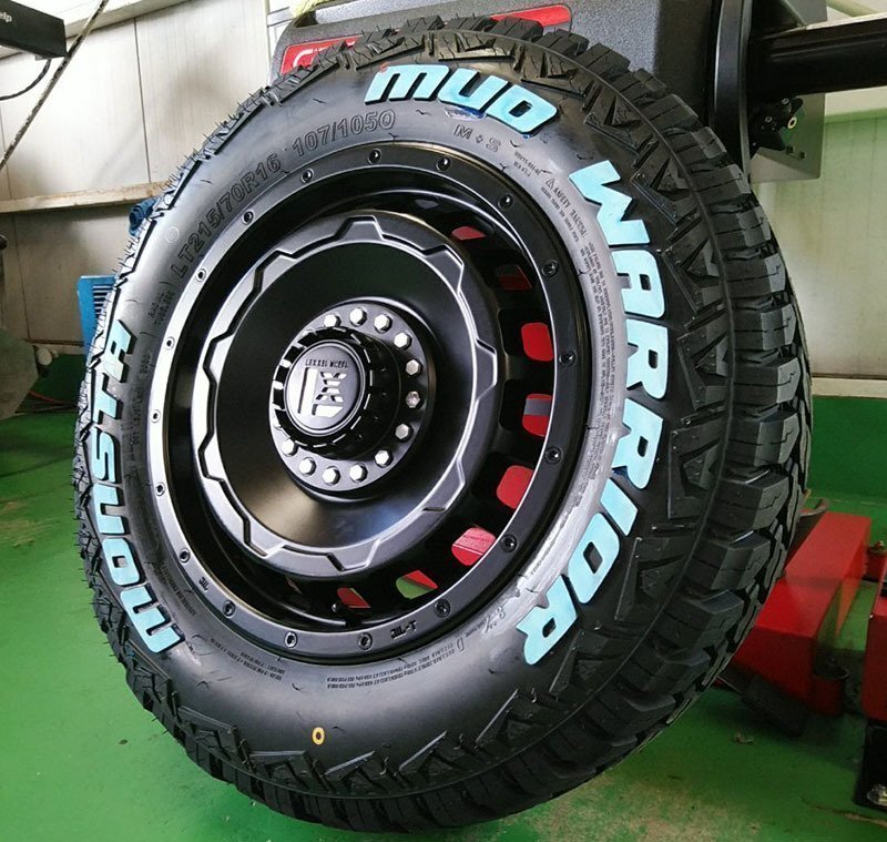 人気 ジムニー シエラ タイヤホイール 4本セット マッドタイヤ モンスタ マッドウォーリア 215/70R16 16インチ SwaGGer拍卖
