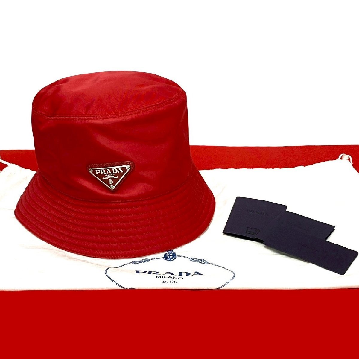ほぼ未使用 袋付 PRADA プラダ Re-Nylon リナイロン 三角ロゴ プレート 金具 ナイロン バケットハット 帽子 S サイズ レッド 64275拍卖