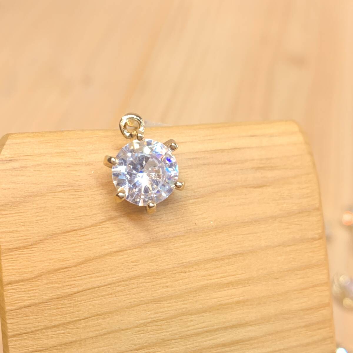 ハンドメイド パーツ ジルコニアチャーム 大粒8ミリ 3個 ゴールド拍卖