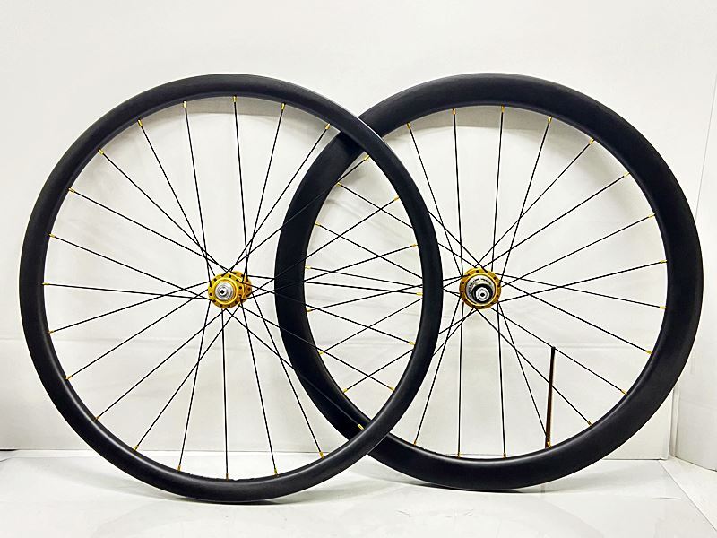 グロータック/ホワイトインダストリーズ GROWTAC/WHITEINDUSTRIES CLD ホイールセット シマノフリー 11速 DISC チューブラー カーボン拍卖