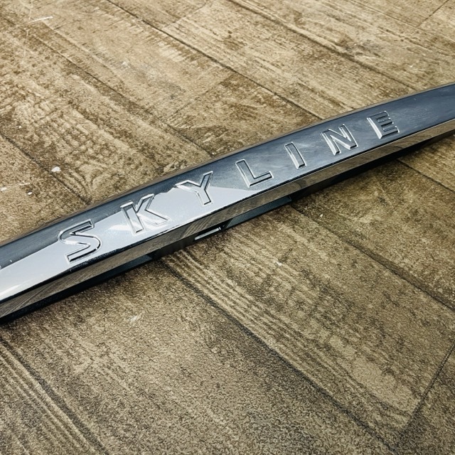 日産 スカイライン リアフィニッシャー 84810 4GA0B 純正 カーパーツ NISSAN 【中古】/512677拍卖