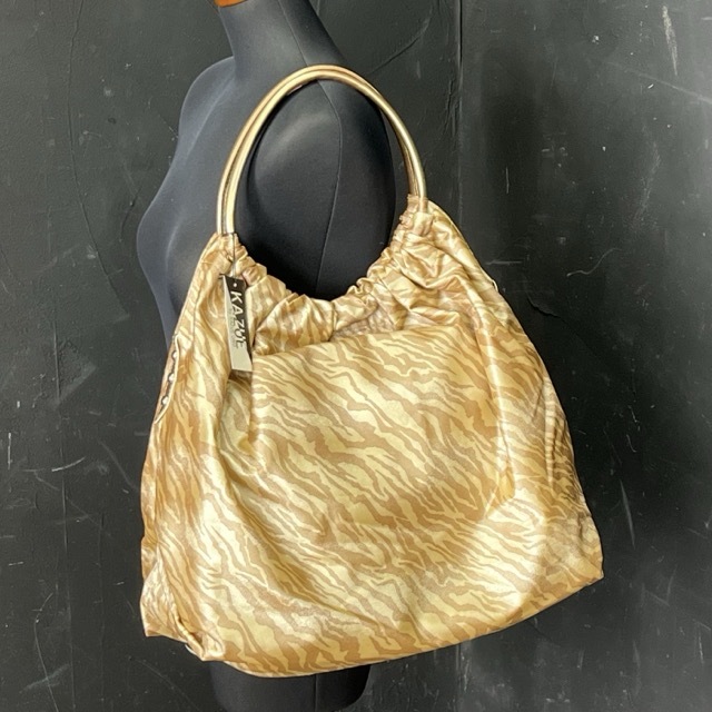 ショルダーバッグ 【未使用】KAZUE ONO カズエ No.2961 カラー Silver ポリウレタン製 レディース バッグファッション/510332在★5拍卖