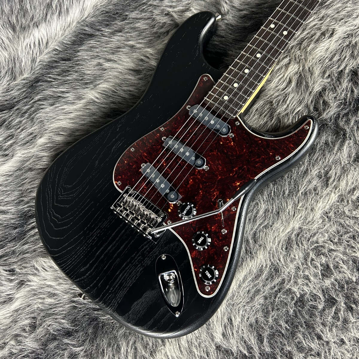 Fender Made in Japan Limited Stratocaster Raw Ash Rosewood Fingerboard Black拍卖