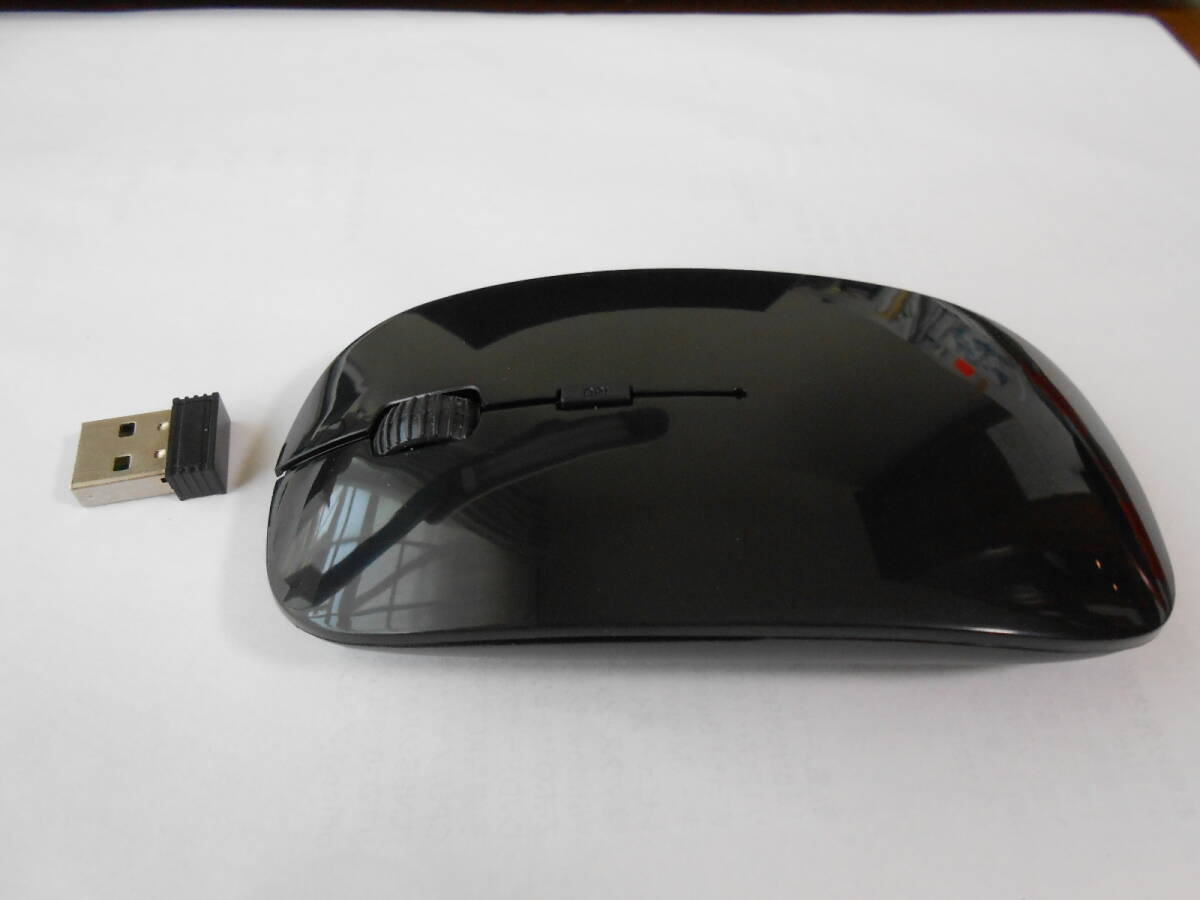 未使用 ワイヤレスマウス 薄型(2cm)黒に近い灰色 大きさは約6x11cm 2.4Ghz 10mの距離まで 電池なし拍卖