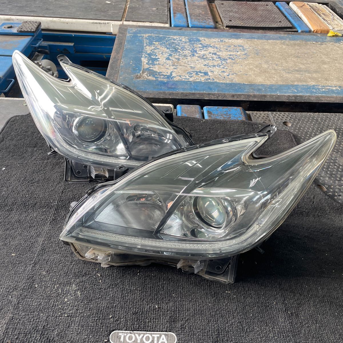 329 トヨタ ZVW 30 プリウス 後期 HID ヘッドライト 左右 バラスト 付き 47-52拍卖