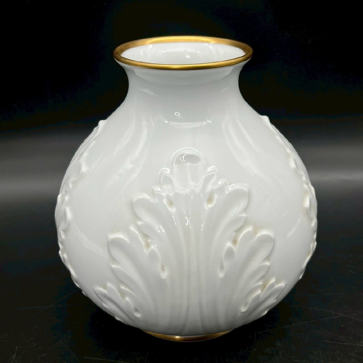 SW0424-19-3 現状品 大倉 花瓶 花器 花入れ 白磁 金彩 陶器 陶芸 工芸品 壺 アンティーク 置物 高さ19㎝ 口径6㎝ 80サイズ拍卖