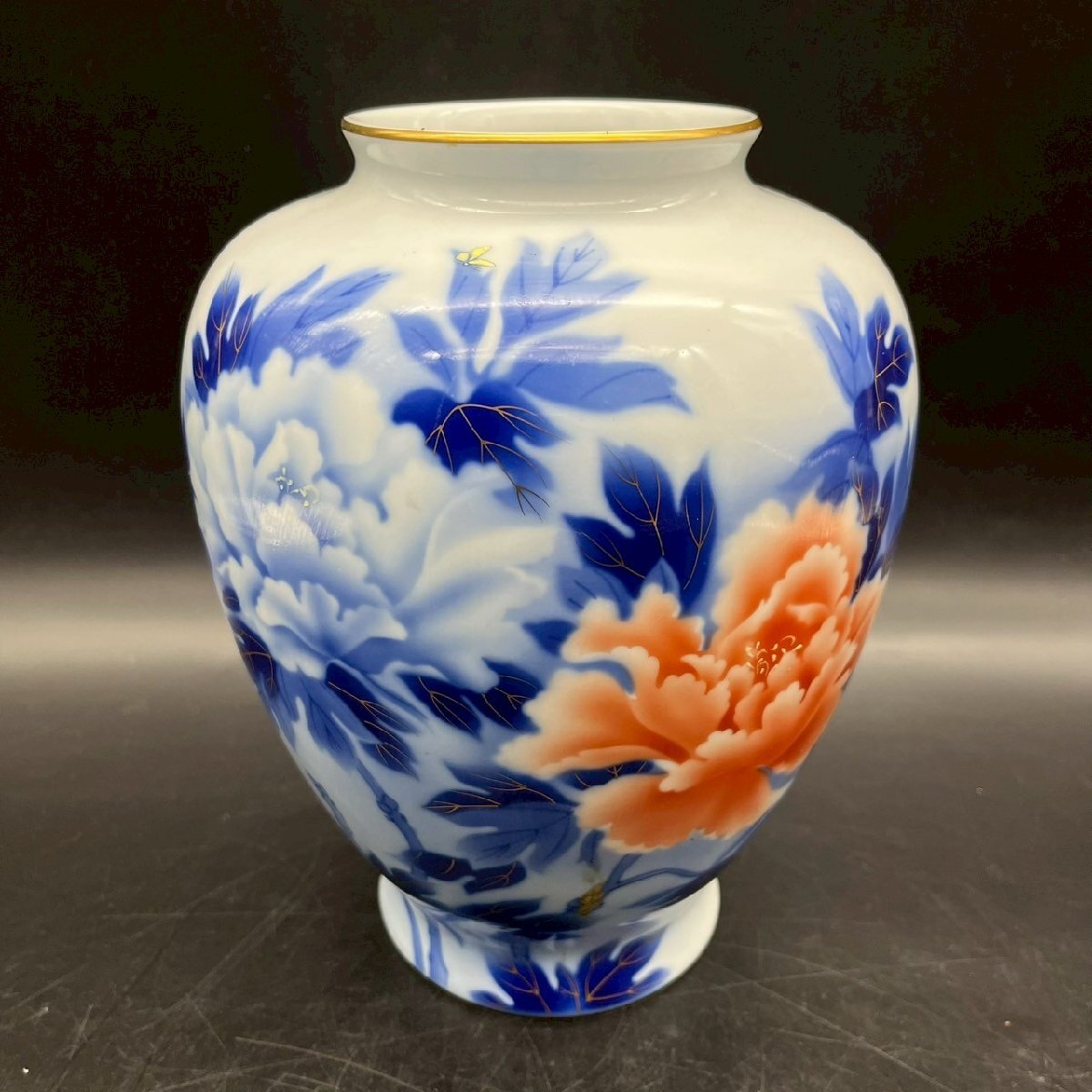 SW0501-1-3 深川製 花瓶 花器 花入れ 有田焼 牡丹 陶磁器 陶芸 陶器 ブルー 金彩 フラワーベース 壺 インテリア 高さ25㎝ 口径9㎝ 80サイズ拍卖