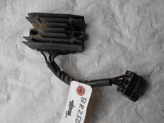 SUZUKI DR250R レギュレーター純正中古部品拍卖