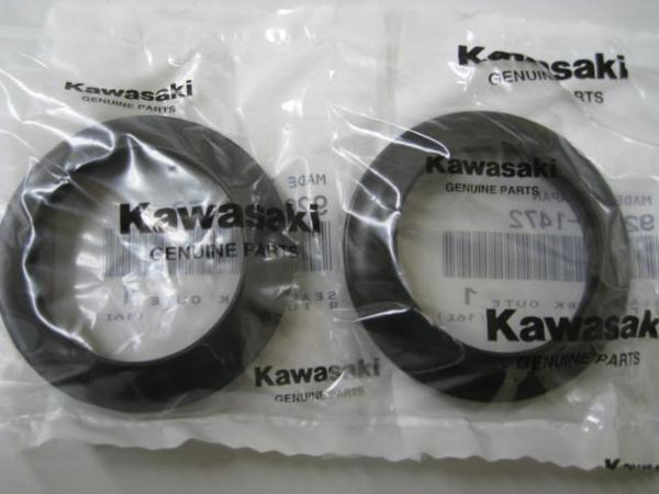 送料無料★新品★エリミネーター250V(VN250)★純正フロントフォークダストシール拍卖