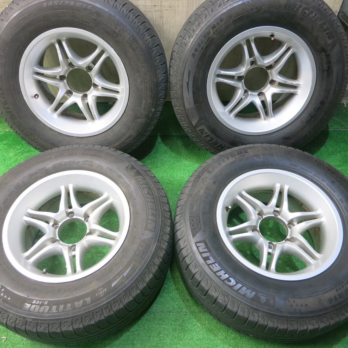バリ溝!8.5分★AIBA WORKS 245/70R16 スタッドレス ミシュラン LATITUDE X-ICE XI2 アイバ ワークス 16インチ PCD139.7/6H★5051701NJス拍卖