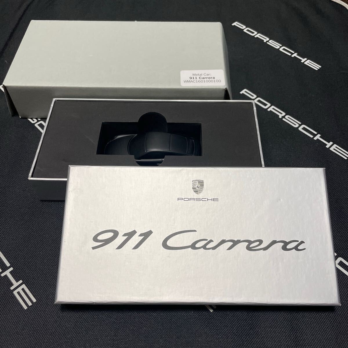【即決 レアカラー 】ポルシェ 911カレラ (type 991) Carrera 正規非売品 メタルカー ペーパーウェイト Porsche マッドブラック 黒拍卖