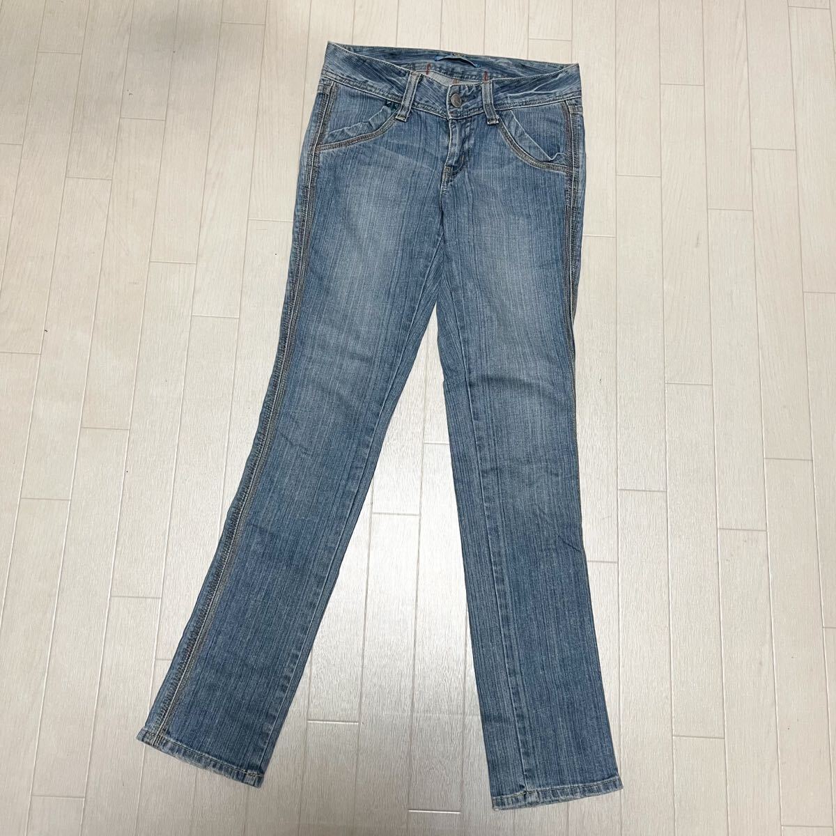 和729★③ Levi's LADY STYLE リーバイス レディスタイル デニムパンツ ジーンズ ジップフライ スタッズ 28 ブルー レディース拍卖