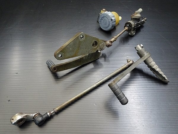 SRX400 1型 1JL0 フロントステップ、ペダルASSY YAMAHA ヤマハ パーツ YA-F-031拍卖