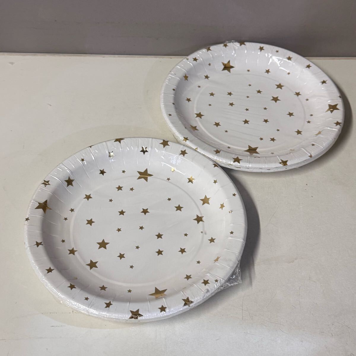 ペーパープレート ラウンド 8枚入り 2セット 星柄 白地ゴールド 直径20cm 紙皿 アウトドア 使い捨てプレート拍卖