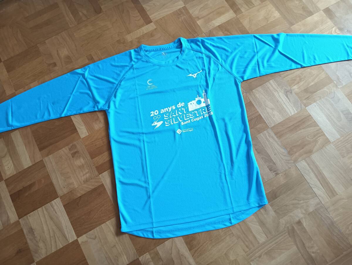 ★バルセロナ・サン・シルベストル 10kmレース 2018年 ミズノ・長袖Tシャツ Mサイズ ライトブルー★新品・未使用拍卖