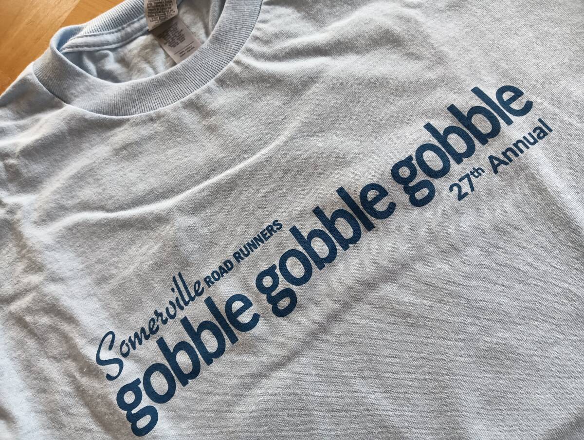 ★Somerville Road Runne8rs ”gobble gobble gobble” 27th Thanksgiving Road Race★長袖Tシャツ US:Sサイズ ライトブルー 新品 拍卖
