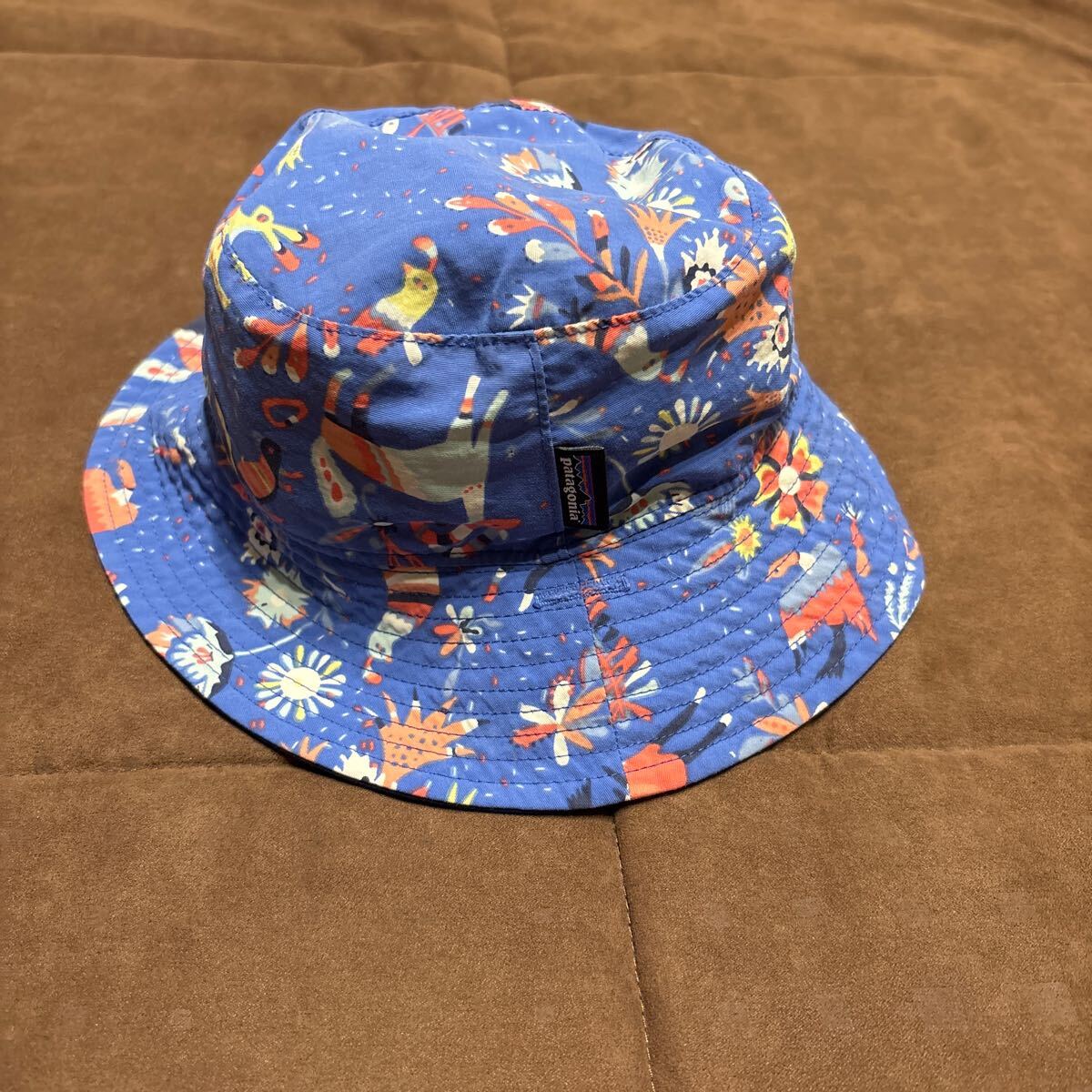 patagonia パタゴニア ベビー キッズ バケツハット アニマル柄 ブルー サイズ24M リバーシブル拍卖