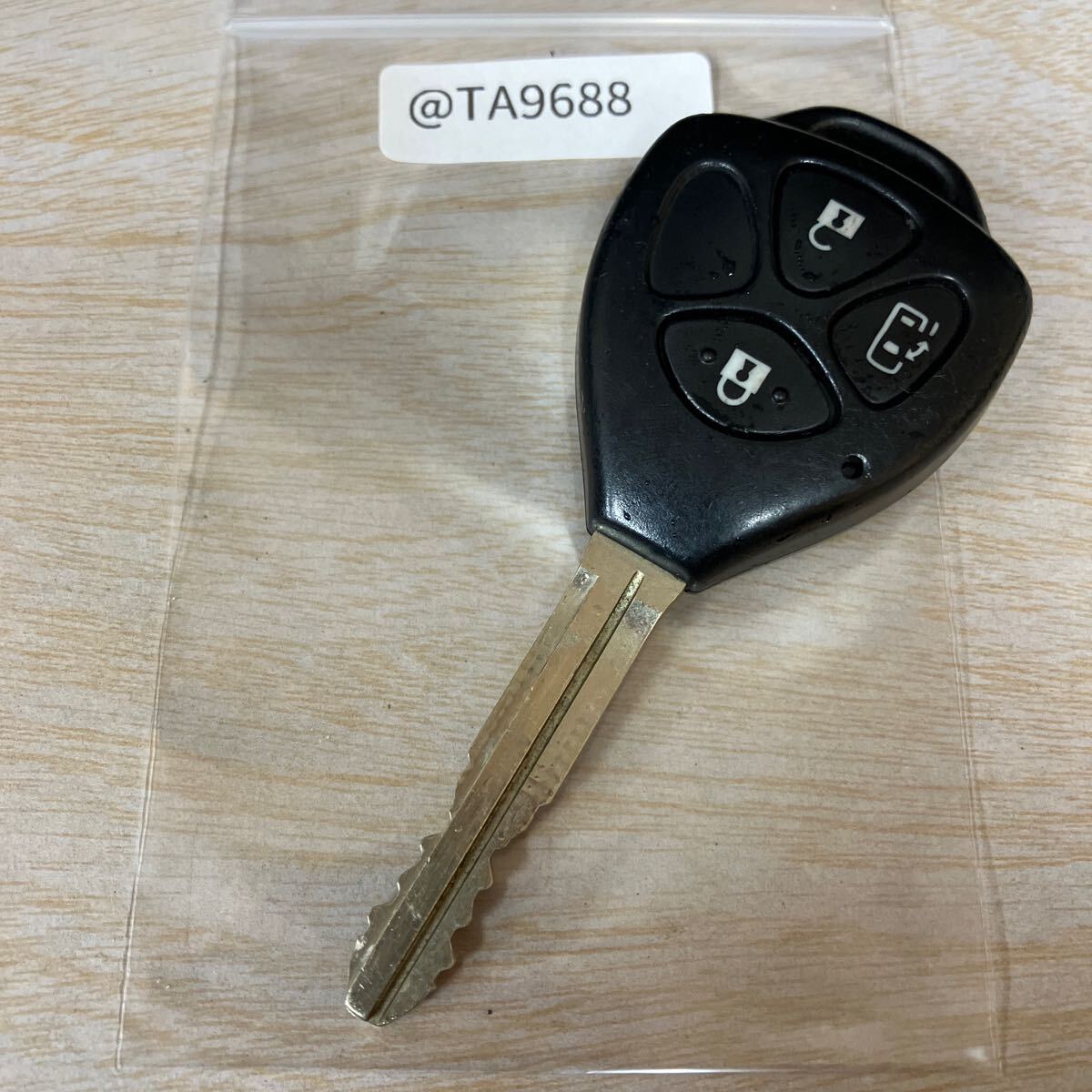 @TA9688 ランプ灯 基盤26030 トヨタ 純正 3ボタン スライド キーレス ハイエース AZR60ヴォクシー ノア ポルテ アルファード等拍卖