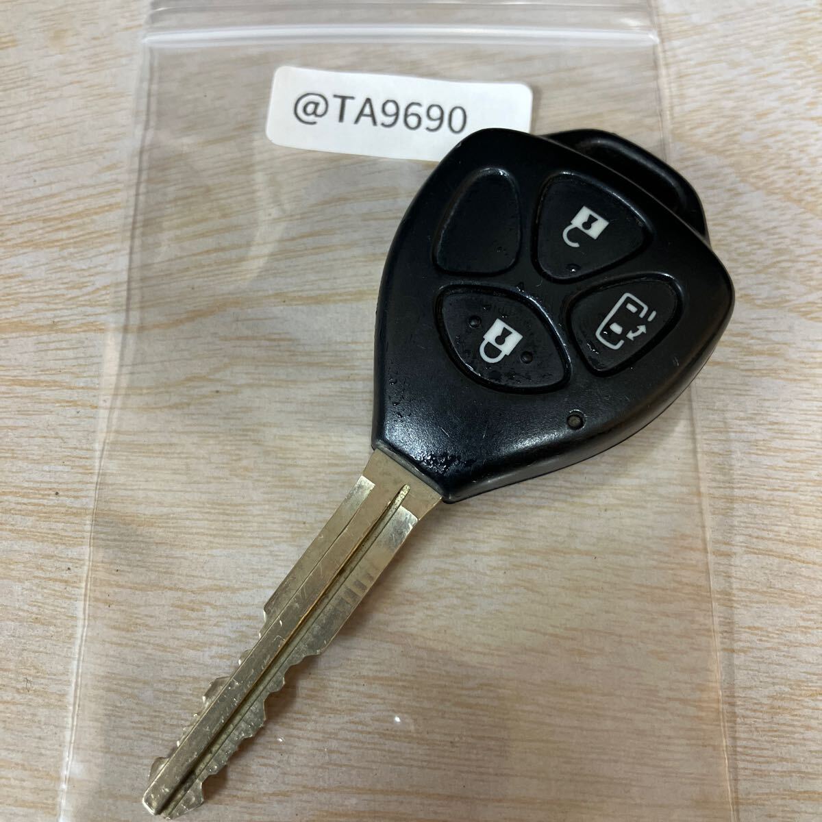 @TA9690 ランプ灯 基盤26030 トヨタ 純正 3ボタン スライド キーレス ハイエース AZR60ヴォクシー ノア ポルテ アルファード等拍卖