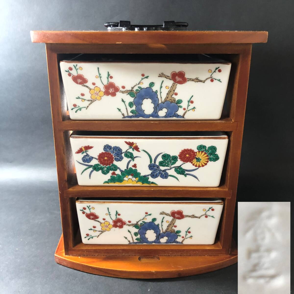 有田焼 香窯 手提げ 三段陶箱 柿右衛門風文様 外箱瓢箪透かし 和食器 テーブルコーディネート 拍卖