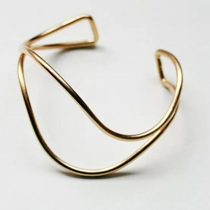 バングル ゴールド ウェーブ レディース ニュアンス ブレスレット 不規則 韓国 シンプル おしゃれ アクセサリー 新品拍卖
