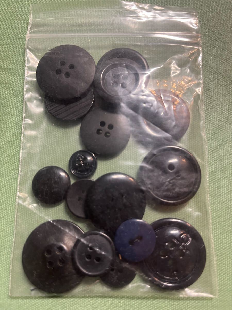 多様なサイズの黒いボタンのセット ボタン 裁縫材料 手芸材料 まとめ売り セット売り 洋服のボタン エキストラボタン 黒ボタン 黒のボタン拍卖