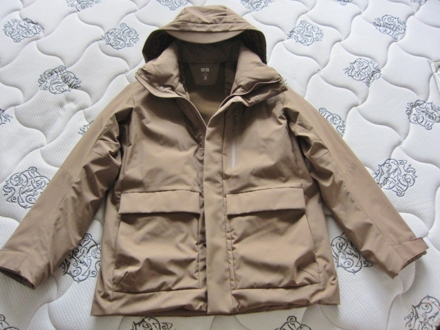 新品同様 ユニクロ ハイブリッドダウン M アウターウェア Hybrid down outerwear ブルゾン 美品 UNIQLO ジャンパーフード付き 男女兼用 特拍卖