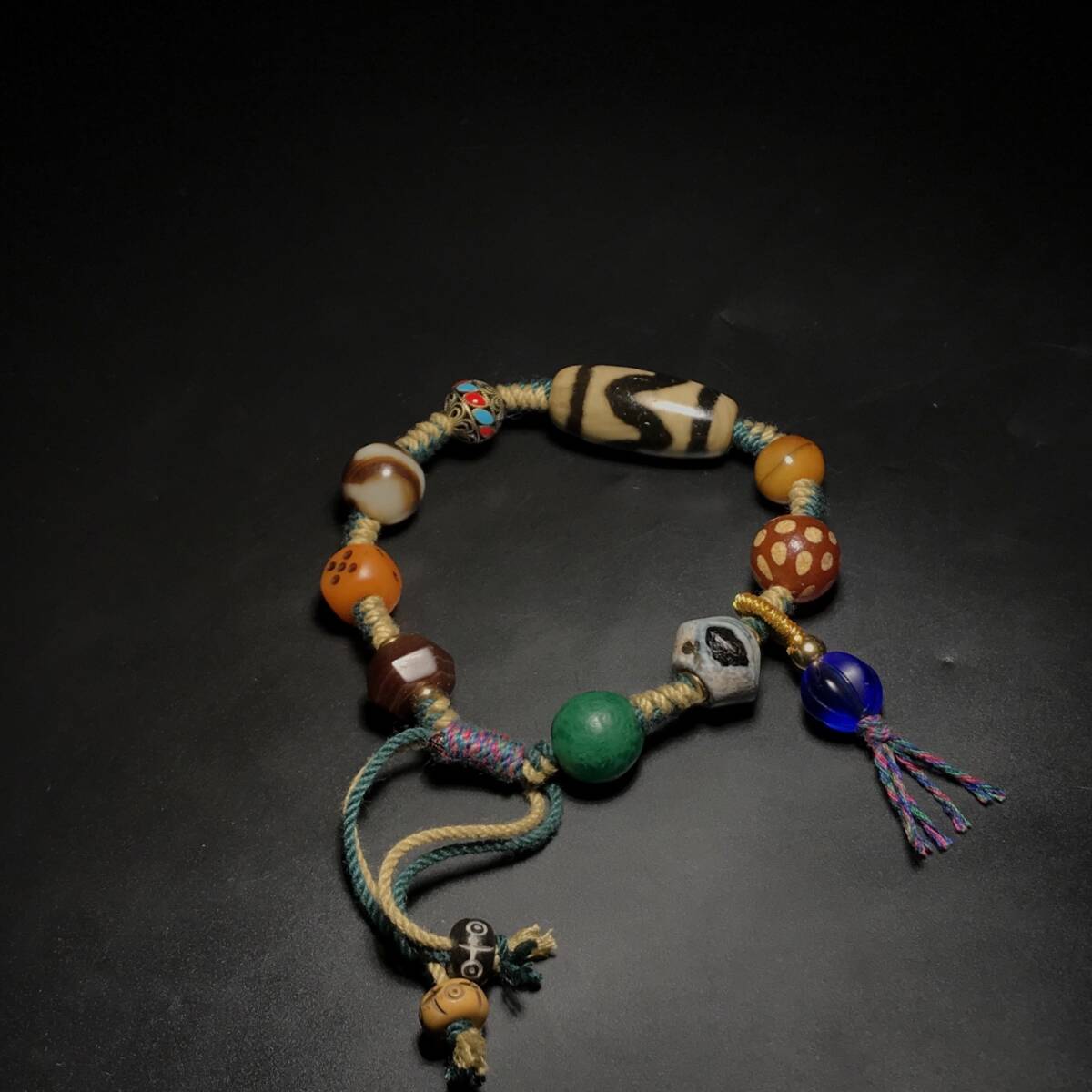 清 古瑪瑙彫 牙黄包漿天珠 虎牙多宝手鏈 高油 念珠 手鏈 腕輪 箱付 置物擺件 時代物 古董品 骨董 旧家藏出 唐物 中国古玩 古美術品拍卖