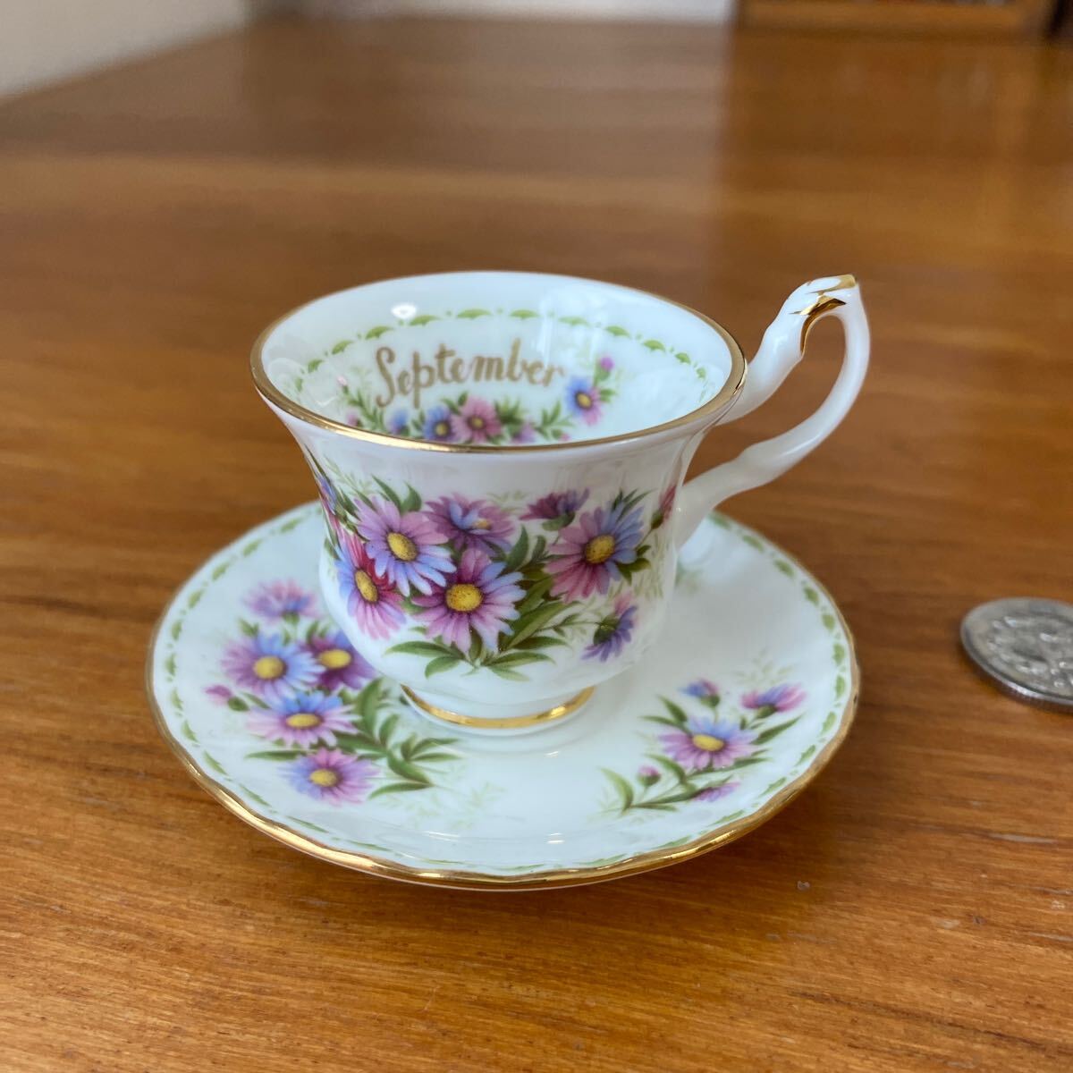 ロイヤルアルバート フラワーオブザマンス ミニチュア カップ ソーサー 9月 デイジー 英国 イギリス ヴィンテージ ROYAL ALBERT拍卖