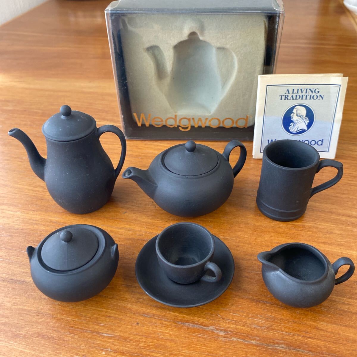 ウェッジウッド ブラックバサルト ミニチュア ティーセット コーヒーセット拍卖