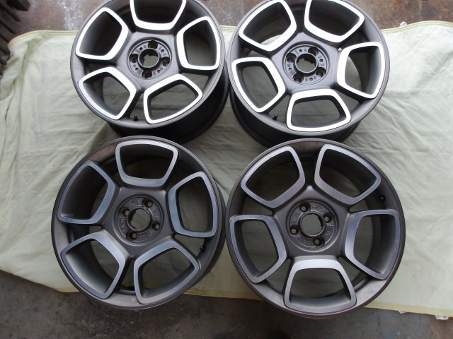 アバルト595,純正17インチホイール、中古、本国仕様車。拍卖