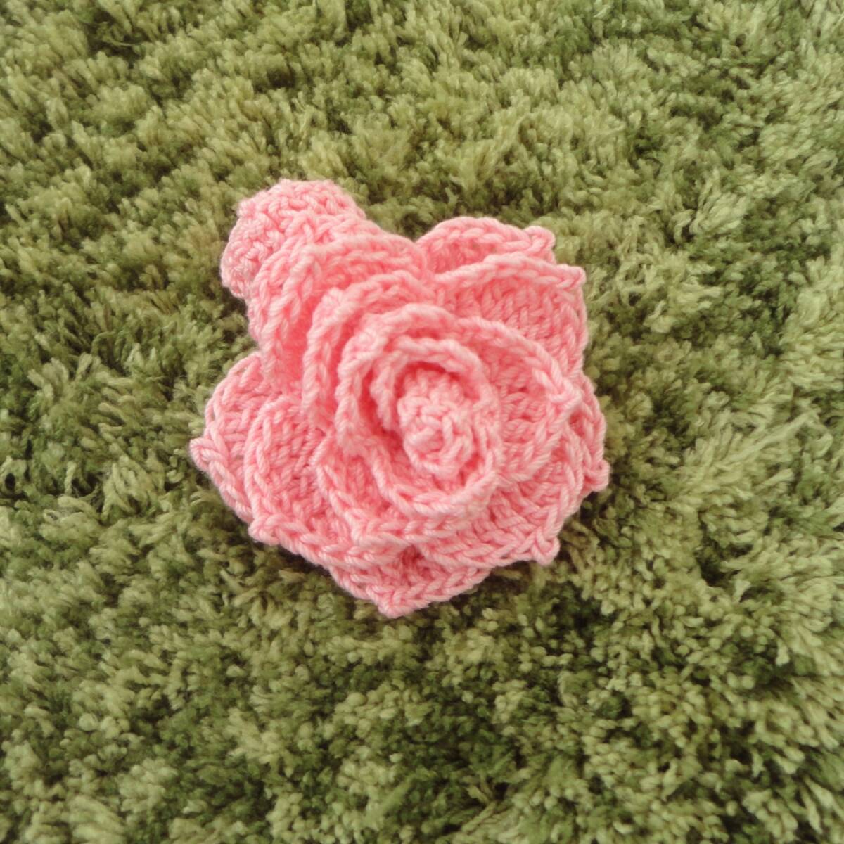 ツボミがかわいい♪バラのブローチ*レース編み*PK*ハンドメイド*b805∴再販∴拍卖